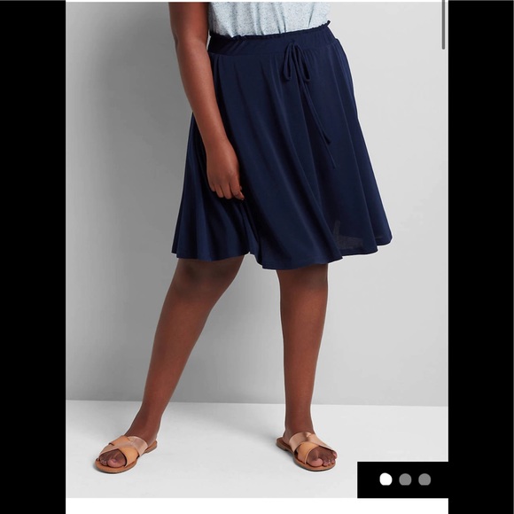 🫐💛🆕LB Crepe Mini Skirt - Picture 2 of 4